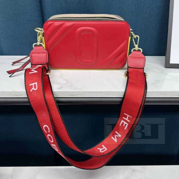 fashionable women's shoulder tote bag with dual zipper closure and adjustable strap for travel
fashionable women's shoulder tote bag with dual zipper closure and adjustable strap for travel