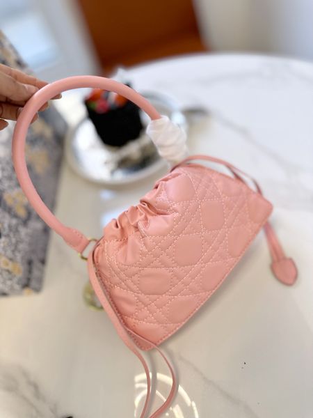 2023 new designer classic rope drawing bag temperament is a must for trendsetters lady temperament underarm bag handbag high-end nylon mater
2023 new designer classic rope drawing bag temperament is a must for trendsetters lady temperament underarm bag handbag high-end nylon mater