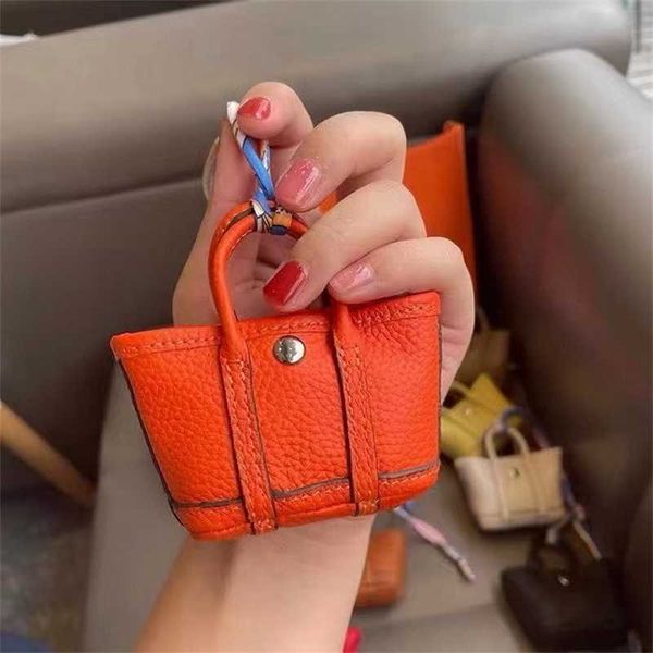 2023 new mini head layer cowhide small garden bag hanging accessories genuine leather women's, Slivery;golden
2023 new mini head layer cowhide small garden bag hanging accessories genuine leather women's, Slivery;golden