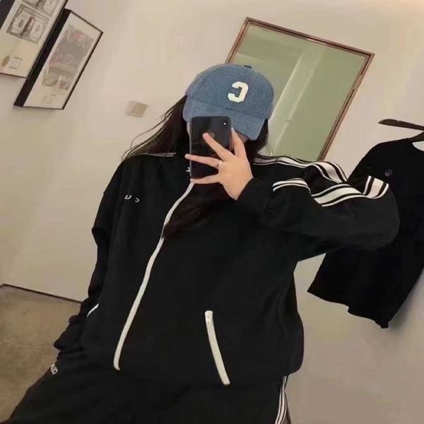 2023 womens designer t shirt tracksuit shirt autumn winter high edition simple embroidery contrast ribbon school uniform, White
2023 womens designer t shirt tracksuit shirt autumn winter high edition simple embroidery contrast ribbon school uniform, White