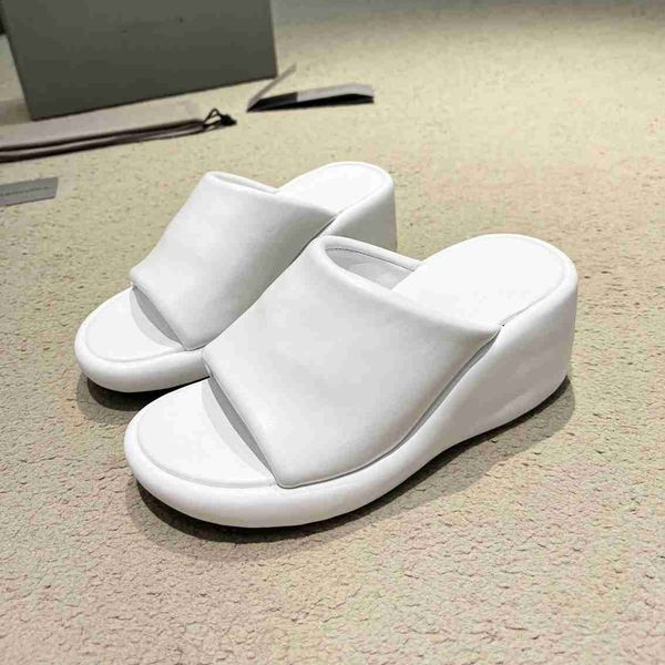 fashion slippers 2023 balencaigaity luxury design summer men's and women's flats thick soled leather rubber lettering logo casual, Black
fashion slippers 2023 balencaigaity luxury design summer men's and women's flats thick soled leather rubber lettering logo casual, Black
