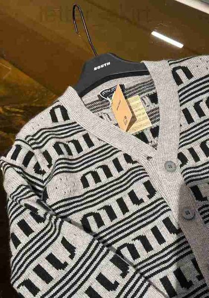 women's sweaters designer 23ss early spring new age reducing sweater cardigan soft and soft, relaxed, lazy, classic fashionable qurm, White;black
women's sweaters designer 23ss early spring new age reducing sweater cardigan soft and soft, relaxed, lazy, classic fashionable qurm, White;black