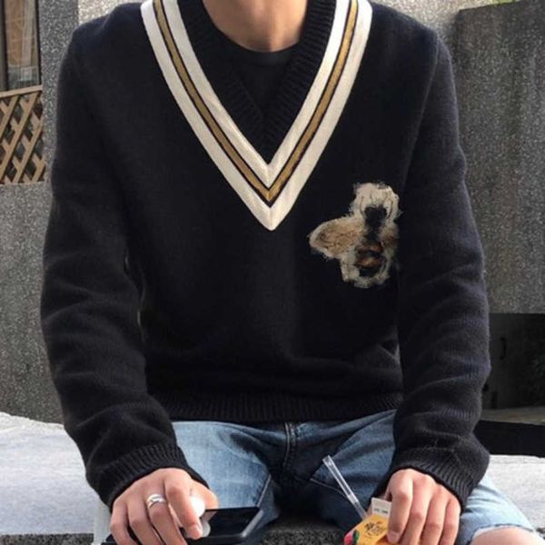 womens designer t shirt tracksuit shirt differentiate high-end version of the market chaopai embroidery long sleeve versatile large v-neck, White;black 
womens designer t shirt tracksuit shirt differentiate high-end version of the market chaopai embroidery long sleeve versatile large v-neck, White;black