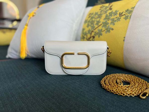 10a luxury designer envelope rivet 20cm leather calfskin flip wallet quilted clutch handbag slung shoulder gold chain belt box.
10a luxury designer envelope rivet 20cm leather calfskin flip wallet quilted clutch handbag slung shoulder gold chain belt box.