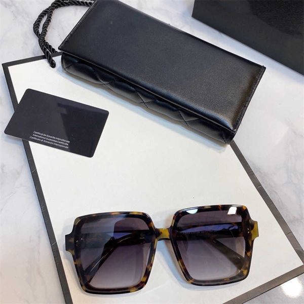 fashion framed sunglasses designer men and women personality alphabet mirror leg sunglasses summer uv protection travel street patting sunsc, White;black
fashion framed sunglasses designer men and women personality alphabet mirror leg sunglasses summer uv protection travel street patting sunsc, White;black