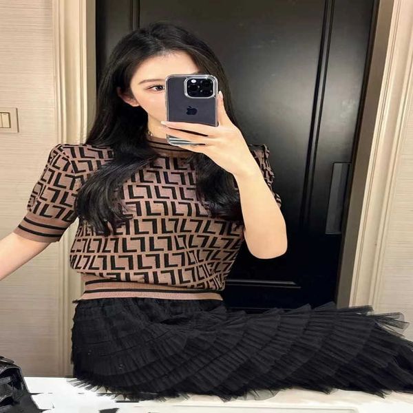 luxury designer women t shirt spring/summer 2023 sleeve t-shirt half height round neck classic style letter jacquard, White;black
luxury designer women t shirt spring/summer 2023 sleeve t-shirt half height round neck classic style letter jacquard, White;black