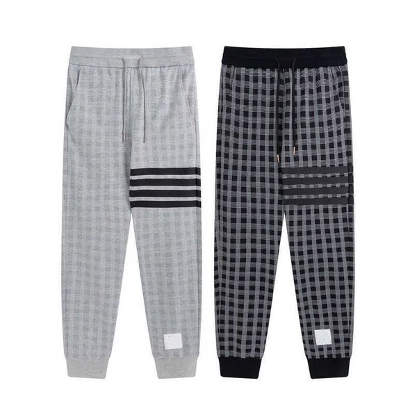 2023 womens designer t shirt tracksuit shirt high edition sanitary british style stripe loose sweatpants casual pants leggings, White;black
2023 womens designer t shirt tracksuit shirt high edition sanitary british style stripe loose sweatpants casual pants leggings, White;black