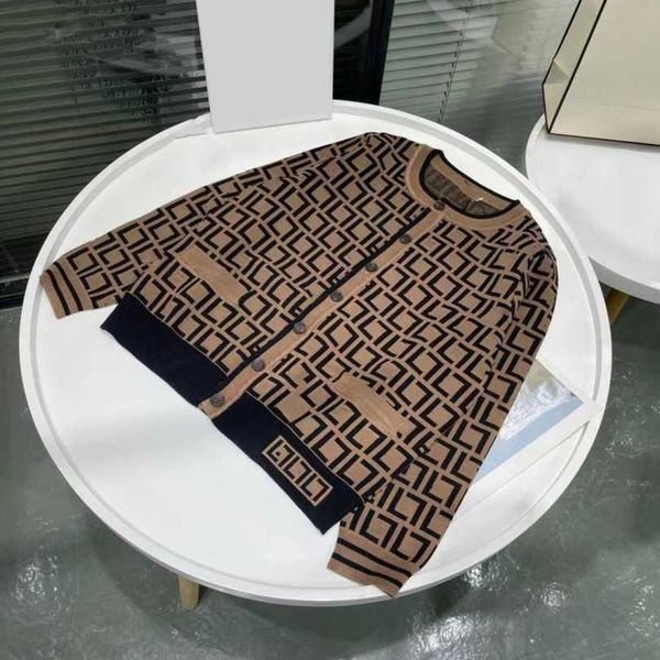 designer women's clothing 20% off autumn winter style celebrity versatile panel classic plaid fake pocket long sleeve t-shirt, White;black
designer women's clothing 20% off autumn winter style celebrity versatile panel classic plaid fake pocket long sleeve t-shirt, White;black