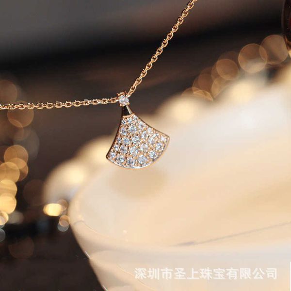 rose gold white gold small skirt full of diamond fans necklace color fading and brand new business, Silver
rose gold white gold small skirt full of diamond fans necklace color fading and brand new business, Silver