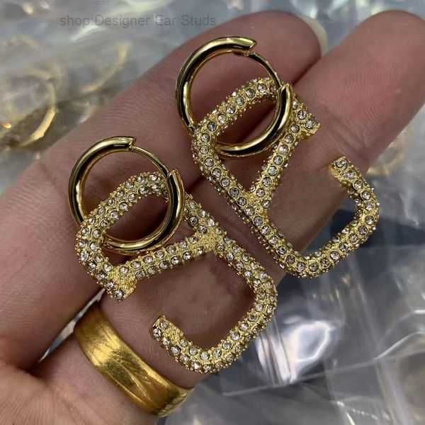 stud 2023 fashion earrings jewelry womens men designer earring ear studs letter v diamonds luxurys golden silver needle weote with box 68 6
stud 2023 fashion earrings jewelry womens men designer earring ear studs letter v diamonds luxurys golden silver needle weote with box 68 6