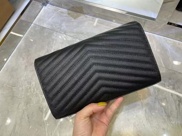 2023 woma bag handbag purse original box genuine leather women messenger inclined shoulder, Black;red
2023 woma bag handbag purse original box genuine leather women messenger inclined shoulder, Black;red