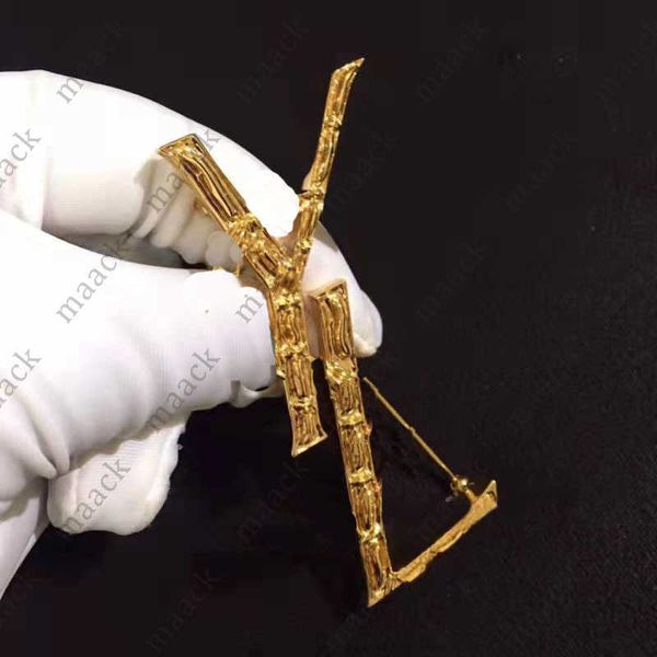 luxury designer men women pins brooches gold silver letter brooch pin for suit dress party nice gift specifications m230410, Gray
luxury designer men women pins brooches gold silver letter brooch pin for suit dress party nice gift specifications m230410, Gray