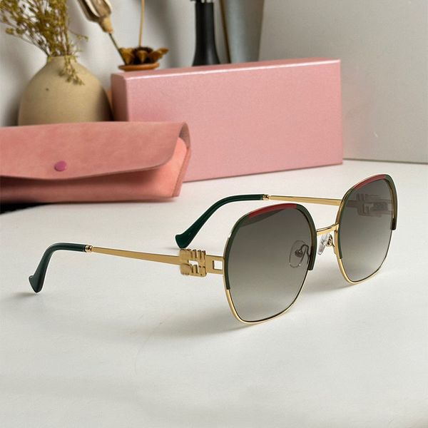 Fashion designer sunglasses high-quality mens and womens curved half frame color matching metal Lunettes driving leisure elegant womens original box MU16YS
Fashion designer sunglasses high-quality mens and womens curved half frame color matching metal Lunettes driving leisure elegant womens original box MU16YS
