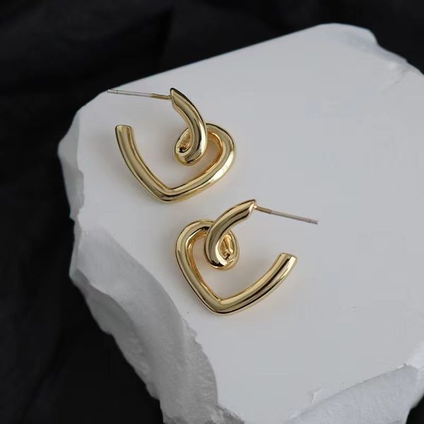 stud 2023 design irregular spiral metal heart drop earrings korean fashion jewelry for woman girls party gift simple accessories 230410, Golden;silver
stud 2023 design irregular spiral metal heart drop earrings korean fashion jewelry for woman girls party gift simple accessories 230410, Golden;silver