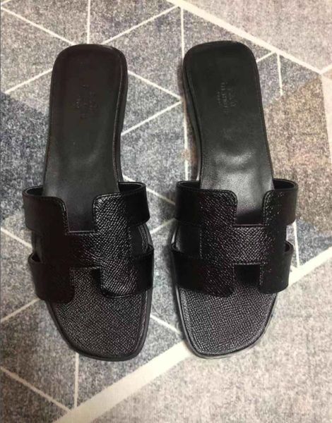 luxury designer sandal leather womens sandal summer flat bottomed slipper fashionable beach womens slipper h letter slipper 35-42, Black
luxury designer sandal leather womens sandal summer flat bottomed slipper fashionable beach womens slipper h letter slipper 35-42, Black