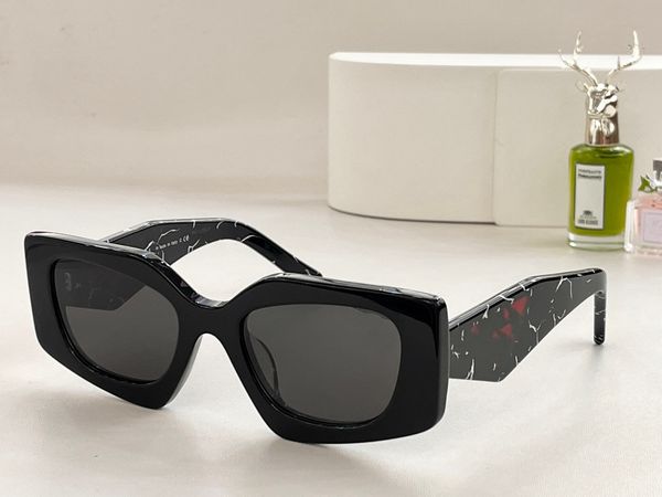 sunglasses for men and women summer 15y designers style anti-ultraviolet retro eyewear full frame with box, White;black
sunglasses for men and women summer 15y designers style anti-ultraviolet retro eyewear full frame with box, White;black