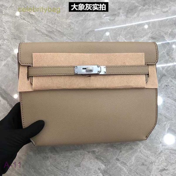 designer kellies handbags hemres poor 2023 new bag fashion one shoulder oblique cross handle palm pattern lock buckle casual leather small s
designer kellies handbags hemres poor 2023 new bag fashion one shoulder oblique cross handle palm pattern lock buckle casual leather small s