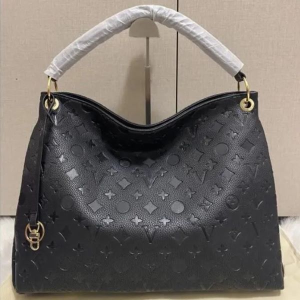 women shoulder ss messenger bags lady 2023 fashion luxury handbags cross body famous designer hasp removable leather straps popular female p
women shoulder ss messenger bags lady 2023 fashion luxury handbags cross body famous designer hasp removable leather straps popular female p