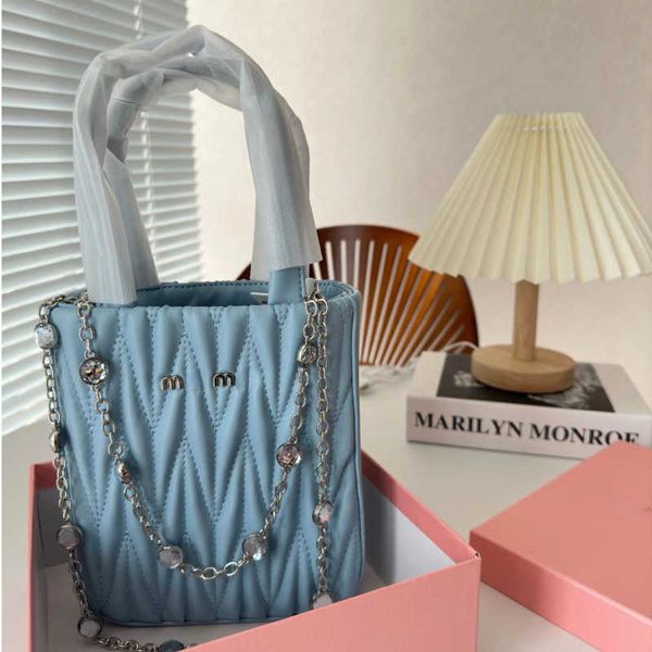 miu brand designer bag luxury womens tote bags chain striped diamond handbag large capacity clutch lady zipper totes
miu brand designer bag luxury womens tote bags chain striped diamond handbag large capacity clutch lady zipper totes