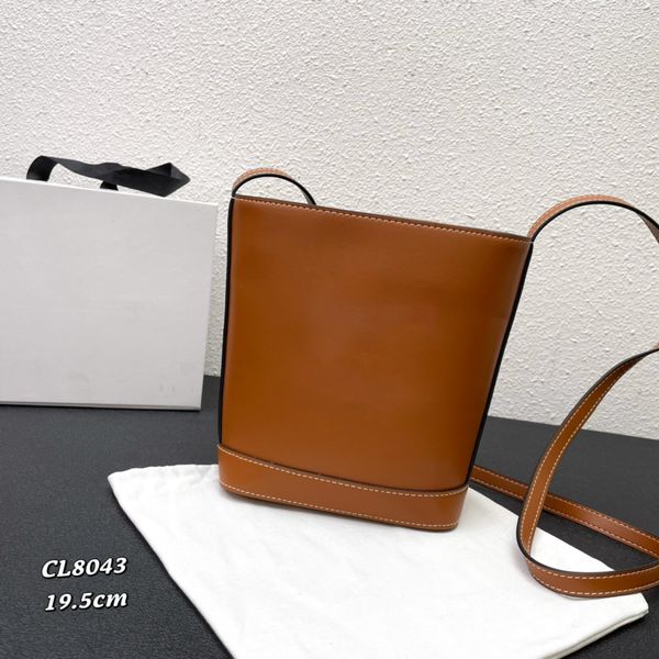 luxury crossbody bag designer small bucket bag glossy calf leather textile ladies handbag fashion shoulder bags tot bag new
luxury crossbody bag designer small bucket bag glossy calf leather textile ladies handbag fashion shoulder bags tot bag new