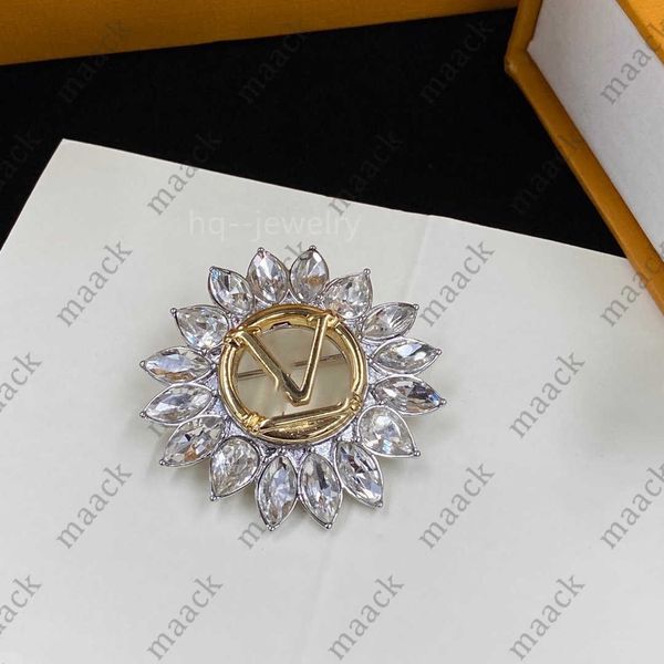 luxury women men designer brand brooches 18k gold plated inlay crystal rhinestone charm pearl pin marry christmas gift accessorie1 m230411, Gray
luxury women men designer brand brooches 18k gold plated inlay crystal rhinestone charm pearl pin marry christmas gift accessorie1 m230411, Gray