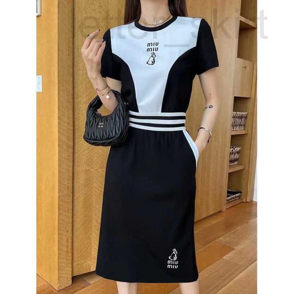two piece dress designer 23ss contrasting color paired with half skirt set striped webbing waistband design letter rabbit pattern embroidery, White
two piece dress designer 23ss contrasting color paired with half skirt set striped webbing waistband design letter rabbit pattern embroidery, White