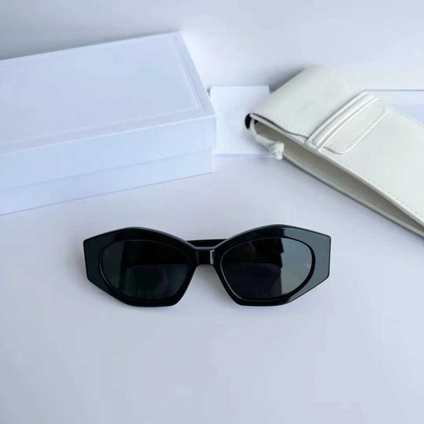 tromphe full frame sunglasses designer sunglases lunettes womens oversized sunglasses 90's sunglasses eyewear optical cl40238u, White;black
tromphe full frame sunglasses designer sunglases lunettes womens oversized sunglasses 90's sunglasses eyewear optical cl40238u, White;black