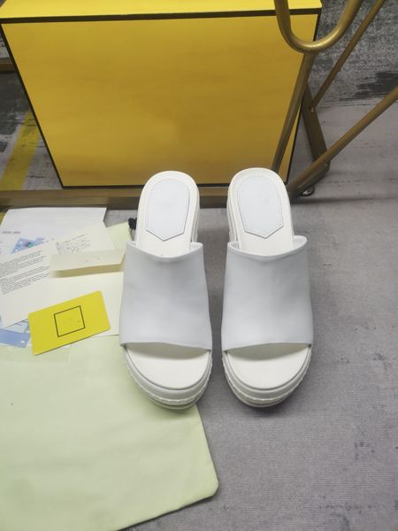 2023 luxury sandal designer sandal slipper multi color black and white blue chestnut brocade rubber slippers fashion beach shoes
2023 luxury sandal designer sandal slipper multi color black and white blue chestnut brocade rubber slippers fashion beach shoes