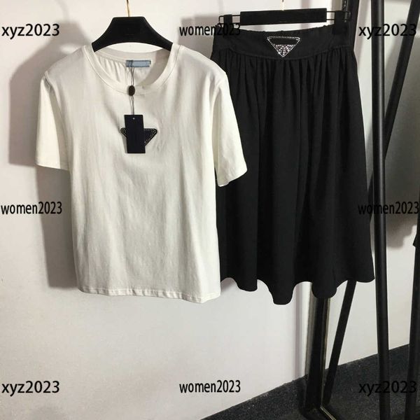 luxury plus size womens designer clothing solid color minimalist dress set size s-xl 2pcs short sleeved and letter printed long skirt, White
luxury plus size womens designer clothing solid color minimalist dress set size s-xl 2pcs short sleeved and letter printed long skirt, White