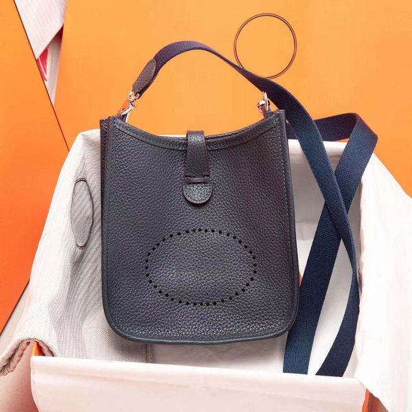 10a mirror mini 17cm imported calf leather handbag shoulder bag messenger bag with box.
10a mirror mini 17cm imported calf leather handbag shoulder bag messenger bag with box.