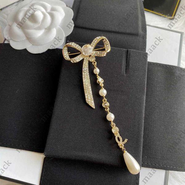 with box designer ch letter brooches pins for women and men bowknot quality fashion brooch pin jewelry accessories gift drop ship m230410, Gray
with box designer ch letter brooches pins for women and men bowknot quality fashion brooch pin jewelry accessories gift drop ship m230410, Gray