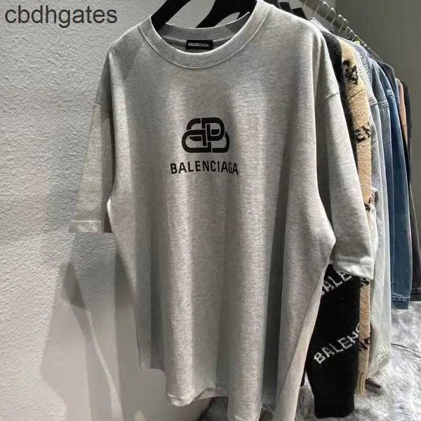 classic t t-shirt shirts brand 2023 summer mens button fashion balencg 23 tee couple high lock paris fashion letter print loose cotton short, White;black
classic t t-shirt shirts brand 2023 summer mens button fashion balencg 23 tee couple high lock paris fashion letter print loose cotton short, White;black