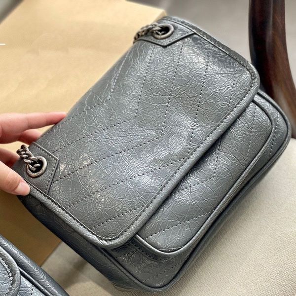 new quality shoulder bags most expensive handbag messenger bag luxury removable shoulders belt fabric perfect hardware double-layer storage
new quality shoulder bags most expensive handbag messenger bag luxury removable shoulders belt fabric perfect hardware double-layer storage