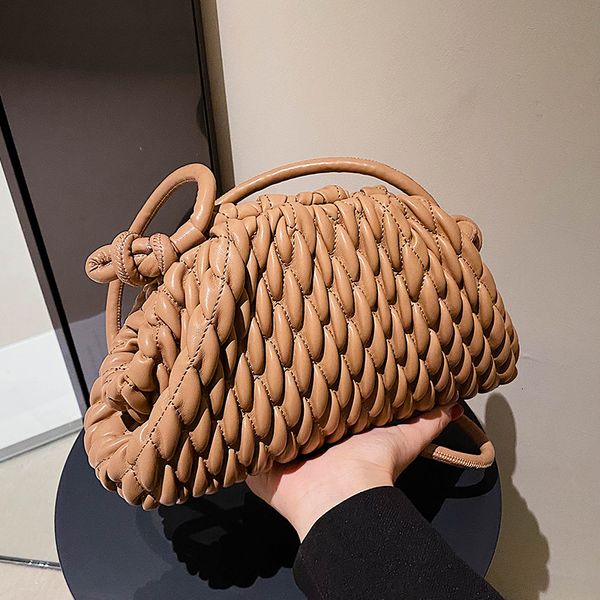 evening bags trendy brand designer thread cloud pouch handbags and purse women shoulder crossbody bags clip ladies messenger bags 230410
evening bags trendy brand designer thread cloud pouch handbags and purse women shoulder crossbody bags clip ladies messenger bags 230410
