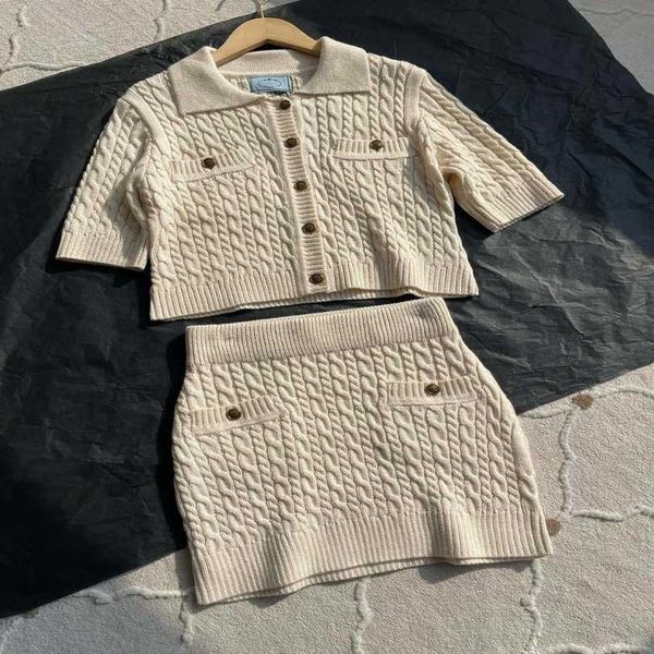2023 new women's tshirt shirt early spring family fried dough twists knitting cashmere sleeve cardigan skirt temperament celebrity suit, White;black
2023 new women's tshirt shirt early spring family fried dough twists knitting cashmere sleeve cardigan skirt temperament celebrity suit, White;black