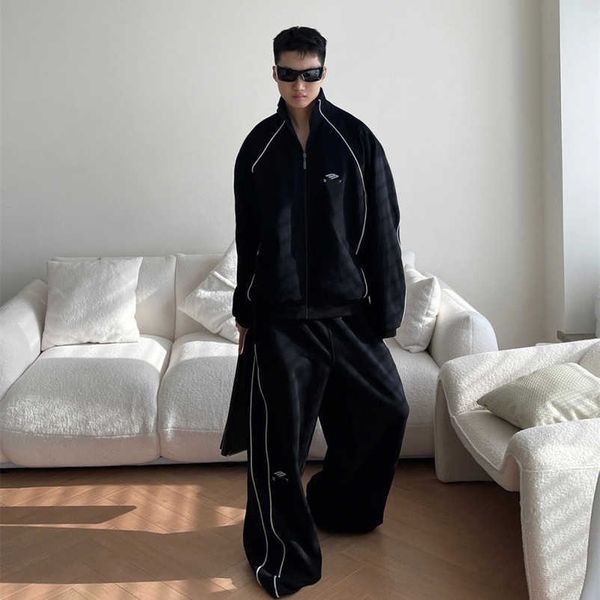 2023 new designer womens t shirt high-end shirt high version family embroidered letter functional jacket loose pants sports suit, Black
2023 new designer womens t shirt high-end shirt high version family embroidered letter functional jacket loose pants sports suit, Black