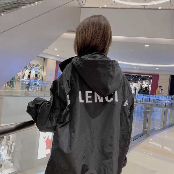 2023 womens designer t shirt tracksuit shirt early spring family letter print high collar thin mens windbreaker hooded jacket, Black
2023 womens designer t shirt tracksuit shirt early spring family letter print high collar thin mens windbreaker hooded jacket, Black
