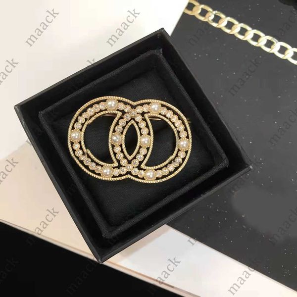 luxury designer pearl rhinestone letter brooch suitable for suits high-quality fashion simple jewelry m230411, Gray
luxury designer pearl rhinestone letter brooch suitable for suits high-quality fashion simple jewelry m230411, Gray