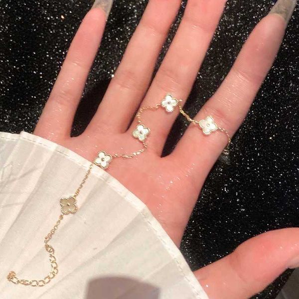 korean premium mini fritillaria fourleaf grass flower bracelet small design luxury handwear everyday versatile fragrance, Golden;silver
korean premium mini fritillaria fourleaf grass flower bracelet small design luxury handwear everyday versatile fragrance, Golden;silver