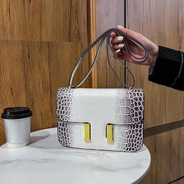 fashion women's bag designer handbag purse 2023 new crocodile pattern metal buckle stewardess bag senior all-match single shoulder cros
fashion women's bag designer handbag purse 2023 new crocodile pattern metal buckle stewardess bag senior all-match single shoulder cros