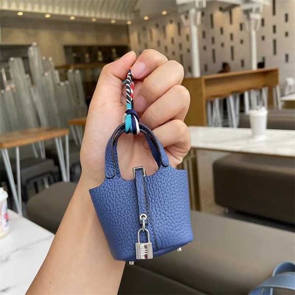 ultra fiber leather mini vegetable basket small bag creative pendant earphone storage, Silver
ultra fiber leather mini vegetable basket small bag creative pendant earphone storage, Silver
