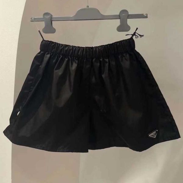 womens designer t shirt tracksuit shirt triangle casual black nylon shorts 23 summer elastic high waist loose wide leg pants
womens designer t shirt tracksuit shirt triangle casual black nylon shorts 23 summer elastic high waist loose wide leg pants