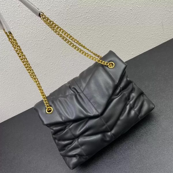 2023 cowhide handbag chain crossbody bag soft designer bags for women in shoulder bags metal texture backpack, Black;red
2023 cowhide handbag chain crossbody bag soft designer bags for women in shoulder bags metal texture backpack, Black;red
