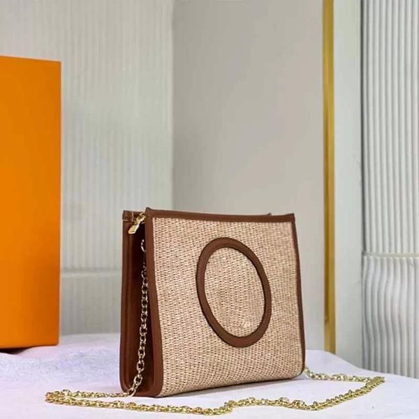 women chain crossbody bags weave fashion designer bag black leather and lettering logo on the side handbag detachable various back methods w, Black;red
women chain crossbody bags weave fashion designer bag black leather and lettering logo on the side handbag detachable various back methods w, Black;red