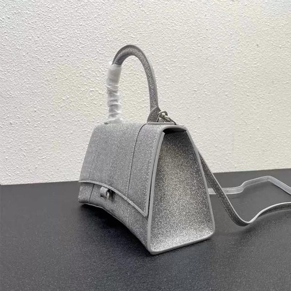 2023 handbag leather designer bag rounded and sleek arched cross body bags avoid bottom scratch wallets metal letter pulls shoulder bags, Black;red
2023 handbag leather designer bag rounded and sleek arched cross body bags avoid bottom scratch wallets metal letter pulls shoulder bags, Black;red