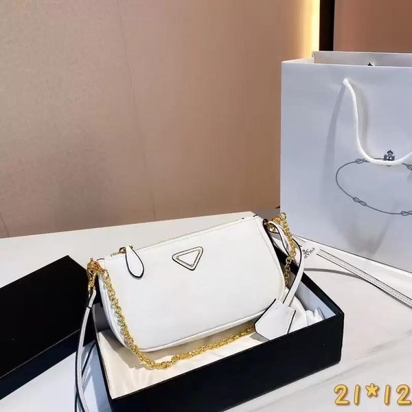 2023 designers shoulder bags women classic fashion bag designer patent leather handbags lady purse lightweight trend essential for female gi, Black;red
2023 designers shoulder bags women classic fashion bag designer patent leather handbags lady purse lightweight trend essential for female gi, Black;red