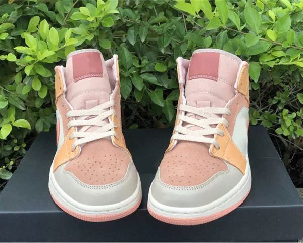 2023 basketball shoes jumpman 1 mid shoes 1s atomic orange apricot agate women fashion trainers sneakers sports come with box
2023 basketball shoes jumpman 1 mid shoes 1s atomic orange apricot agate women fashion trainers sneakers sports come with box