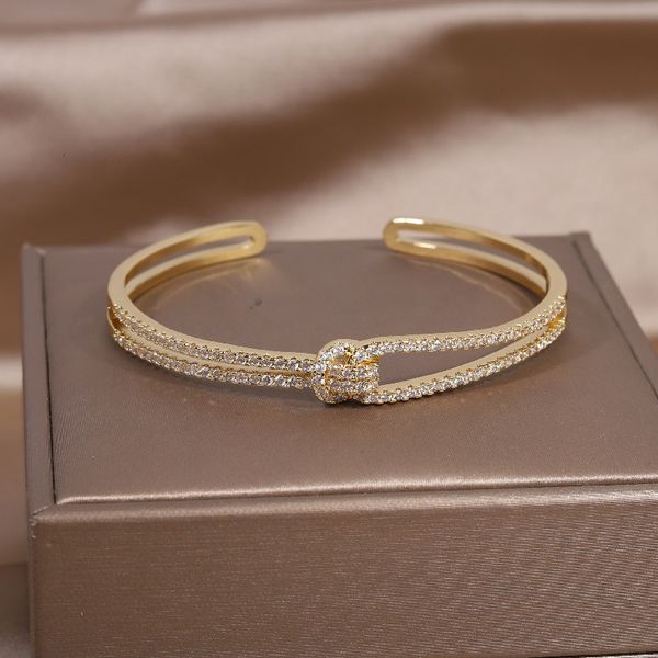 charm bracelets 14k real gold plating exquisite aaa luxury full zircon knot bracelet elegant womens wedding party opening adjustable 230411, Golden;silver
charm bracelets 14k real gold plating exquisite aaa luxury full zircon knot bracelet elegant womens wedding party opening adjustable 230411, Golden;silver