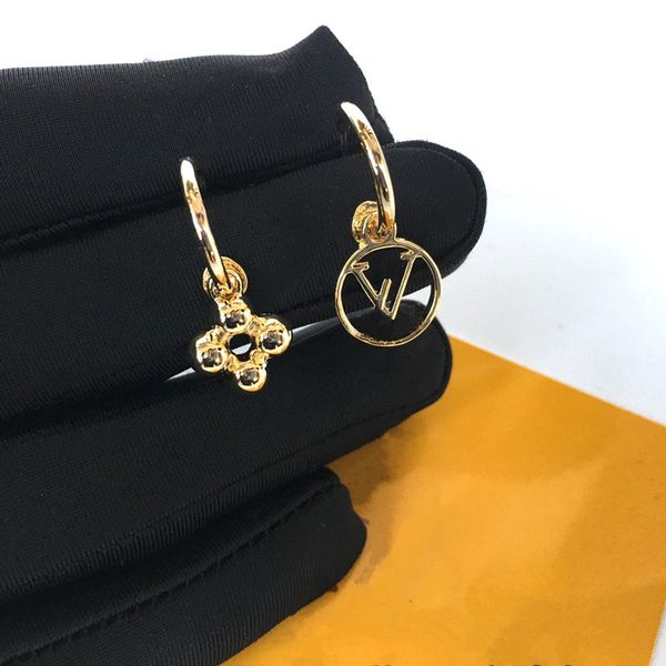 with box 2023 luxury jewelry for women studs earrings no fade gold flower drop earrings stud girls brand jewelrys, Golden;silver
with box 2023 luxury jewelry for women studs earrings no fade gold flower drop earrings stud girls brand jewelrys, Golden;silver