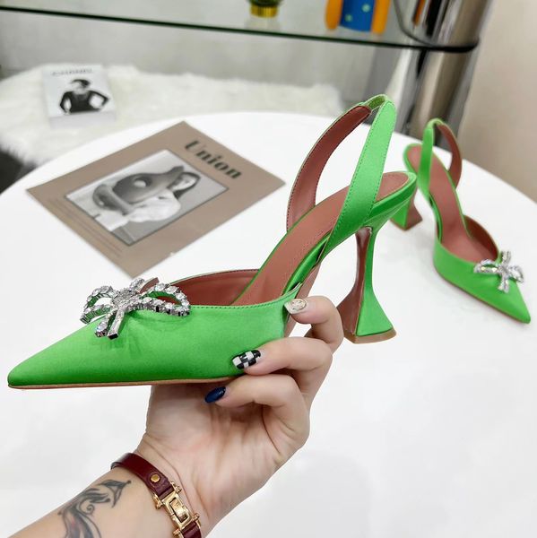 muaddi dress amina fashion shoes high heel crystal decorative buckle dyeing pump shoes spool womens luxury designer wedding shoe casual sati, Black
muaddi dress amina fashion shoes high heel crystal decorative buckle dyeing pump shoes spool womens luxury designer wedding shoe casual sati, Black